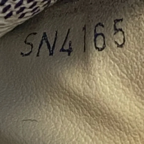 Louis Vuitton Damier Azur Sarah Envelope Wallet - Picture 4 of 14